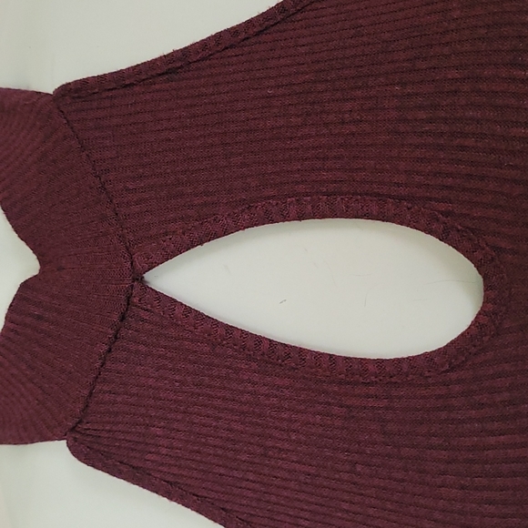 Cold Shoulder Top - Picture 2 of 5